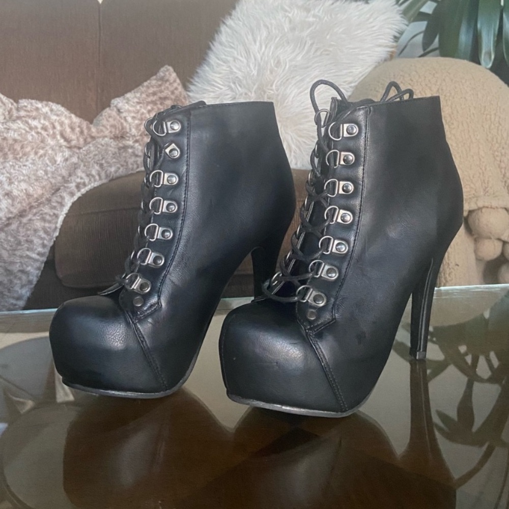 🌸 Ardene 🌸 lace up stiletto booties